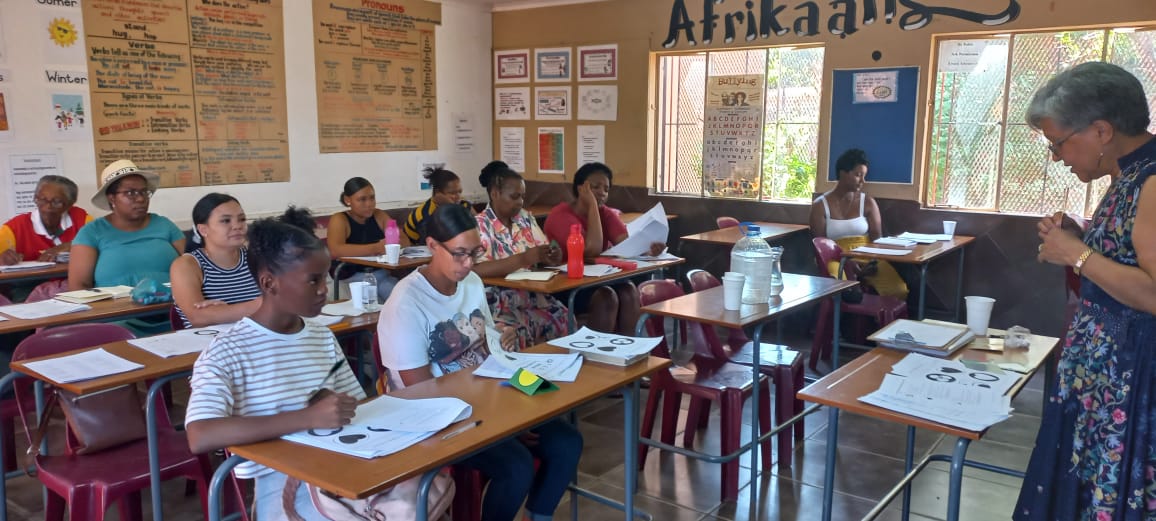 Priscilla teaching at a Super seminar in Gauteng.