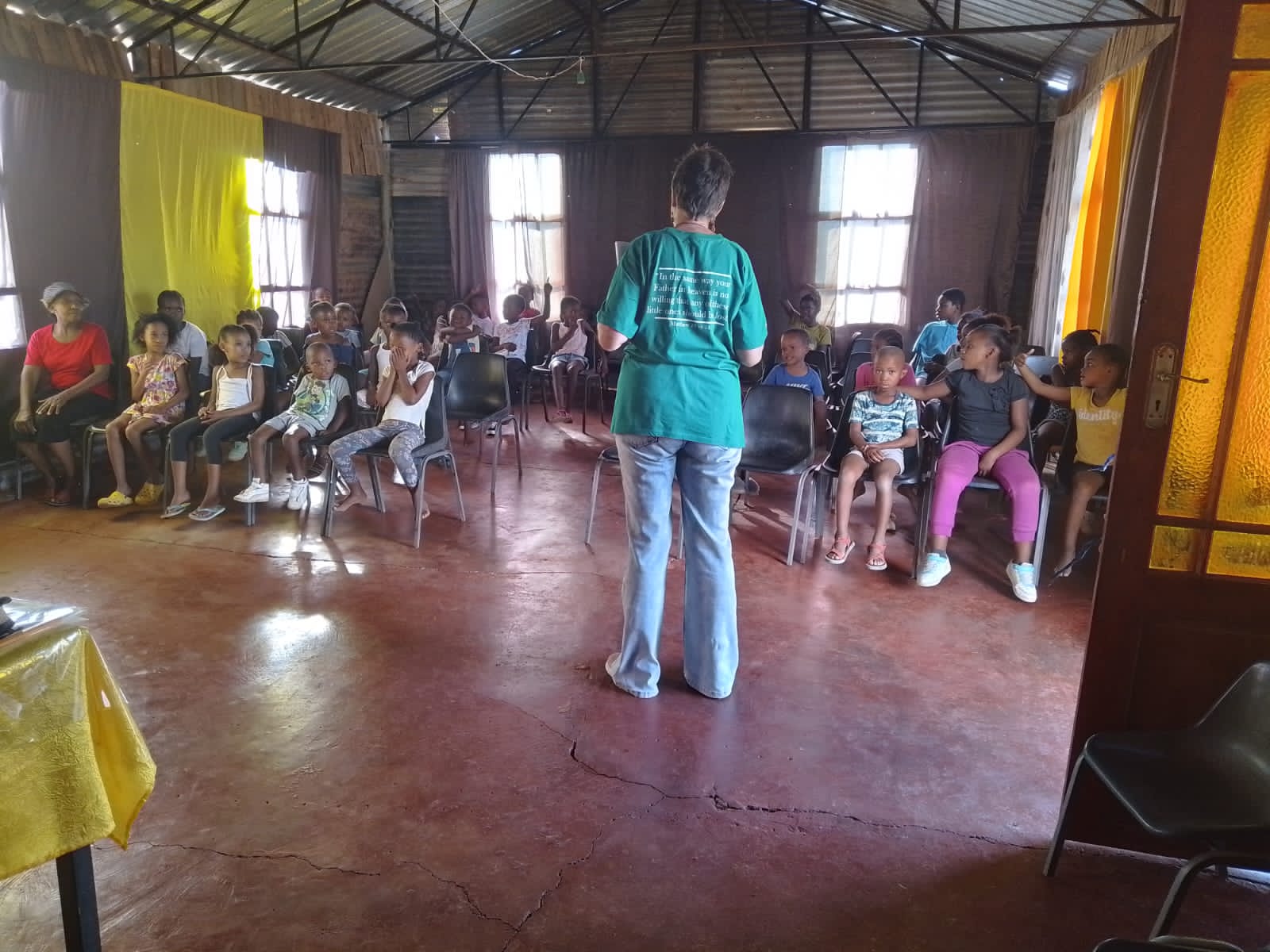 Tineke and Martha teaching in Koffiefontein.